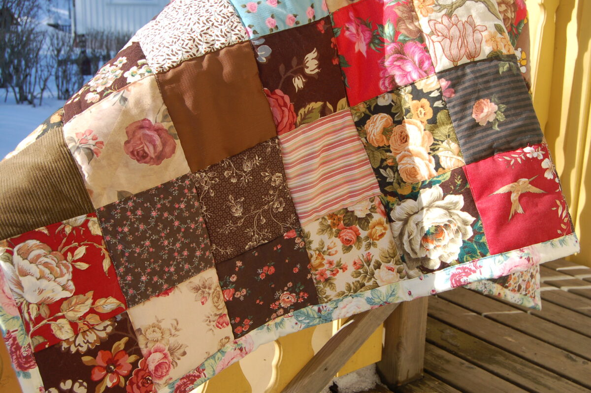 Brown Quilt made from recycled fabrics (photo copyright the artist Hanna Andersson)