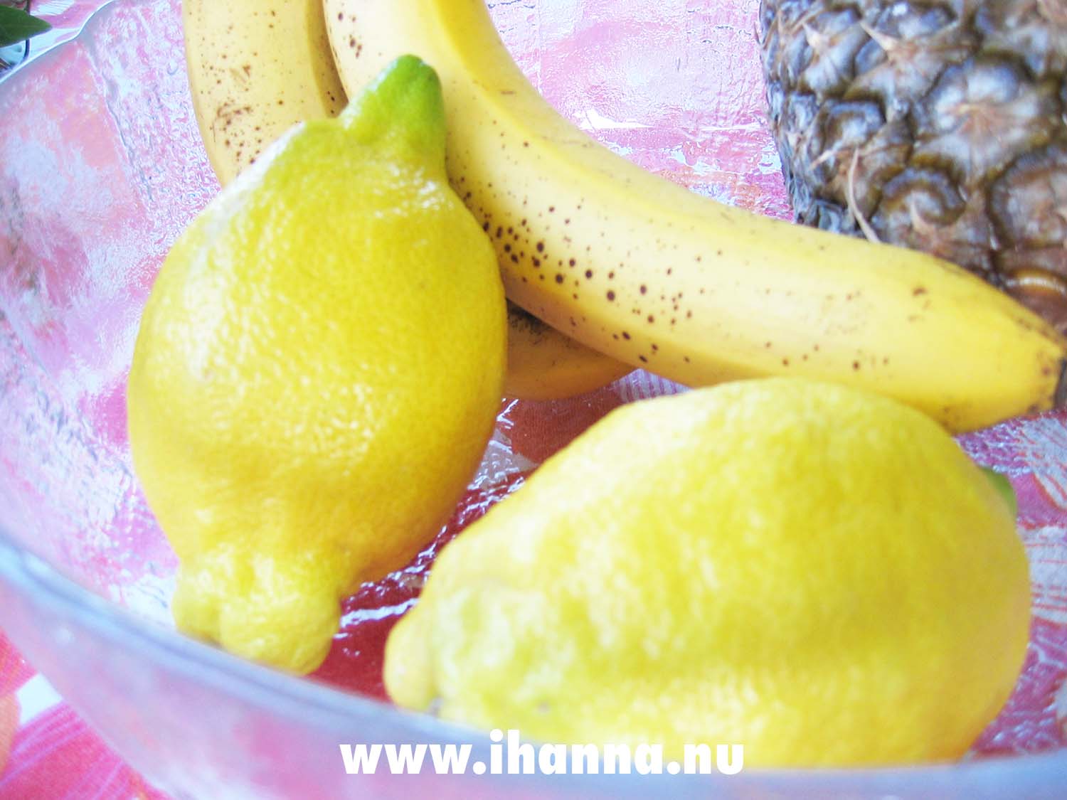 Yellow fruit in a bowl (Photo Copyright Hanna Andersson)