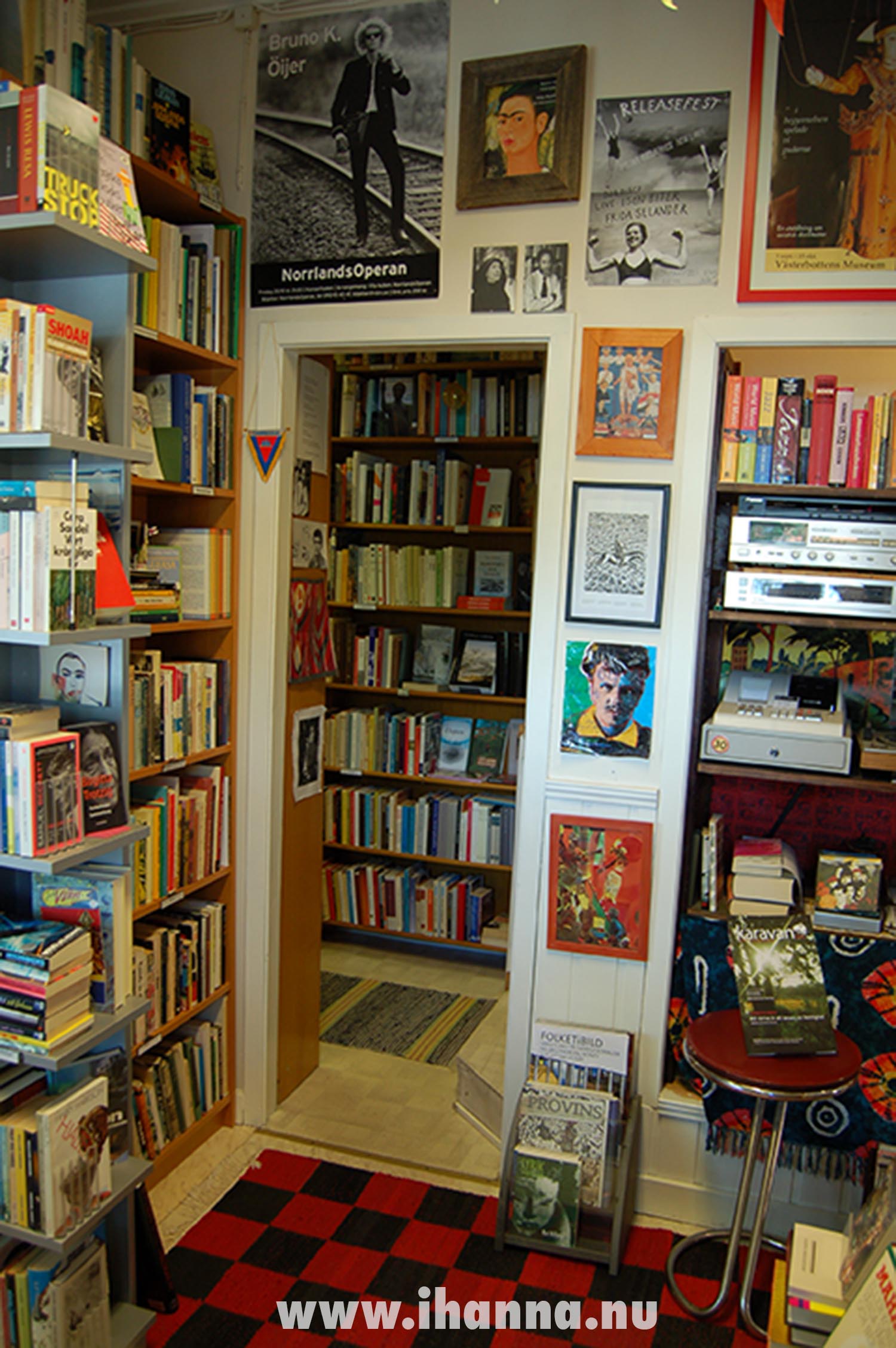 Book shelves filled with books at the book cafe Pilgatan in Umeå (Photo copyright Hanna Andersson)