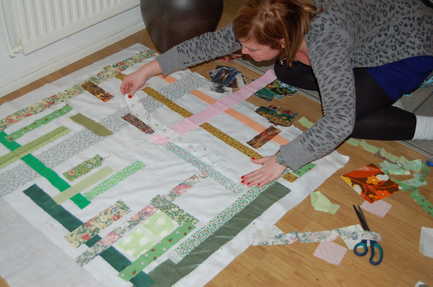 Charlie creating a background of patterned fabrics in nature colors for the Photo Quilt of Inspiration (Photo Copyright Hanna Andersson)