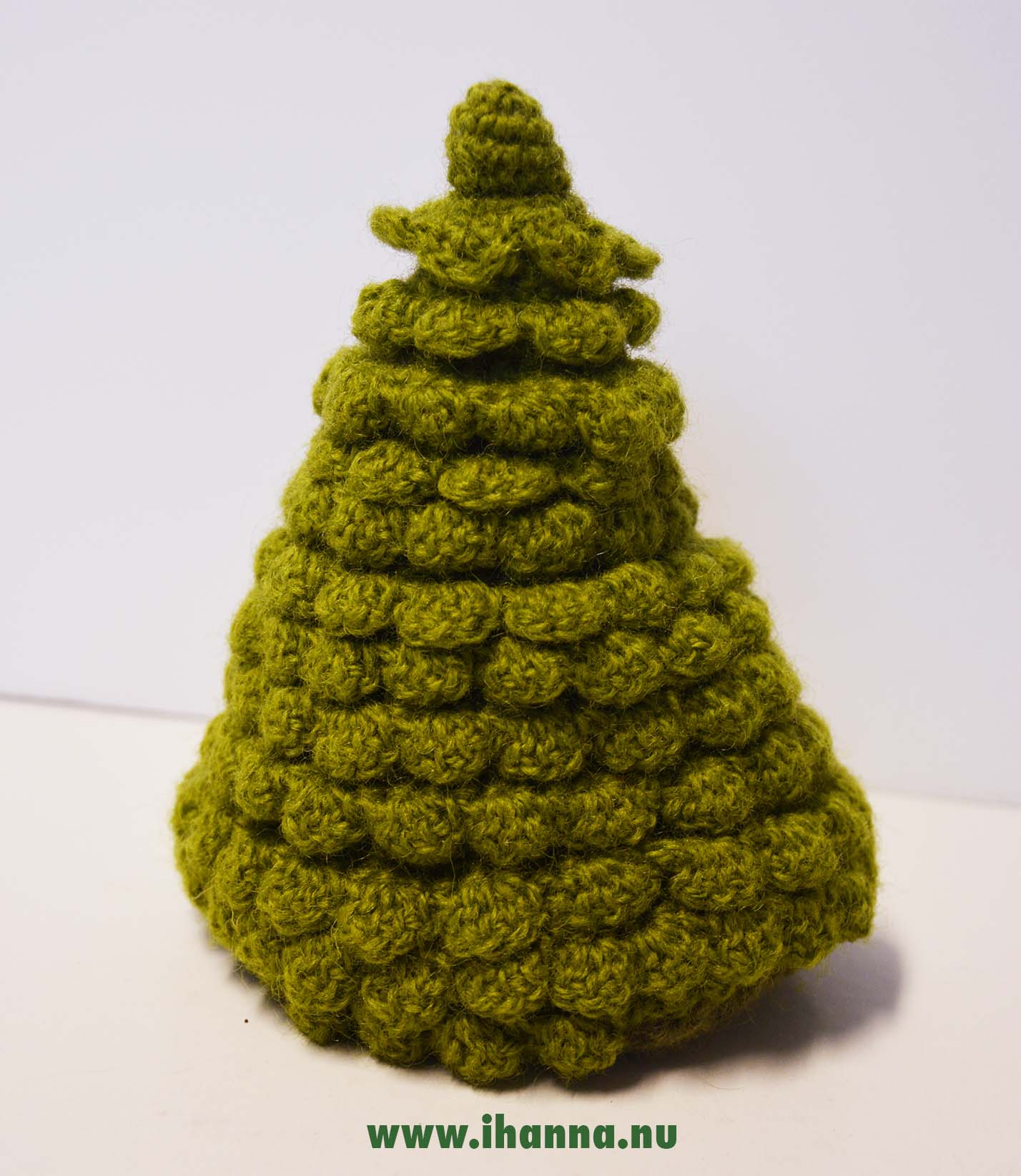 My green Crocheted Christmas tree made out of wool yarn (Copyright Hanna Andersson)