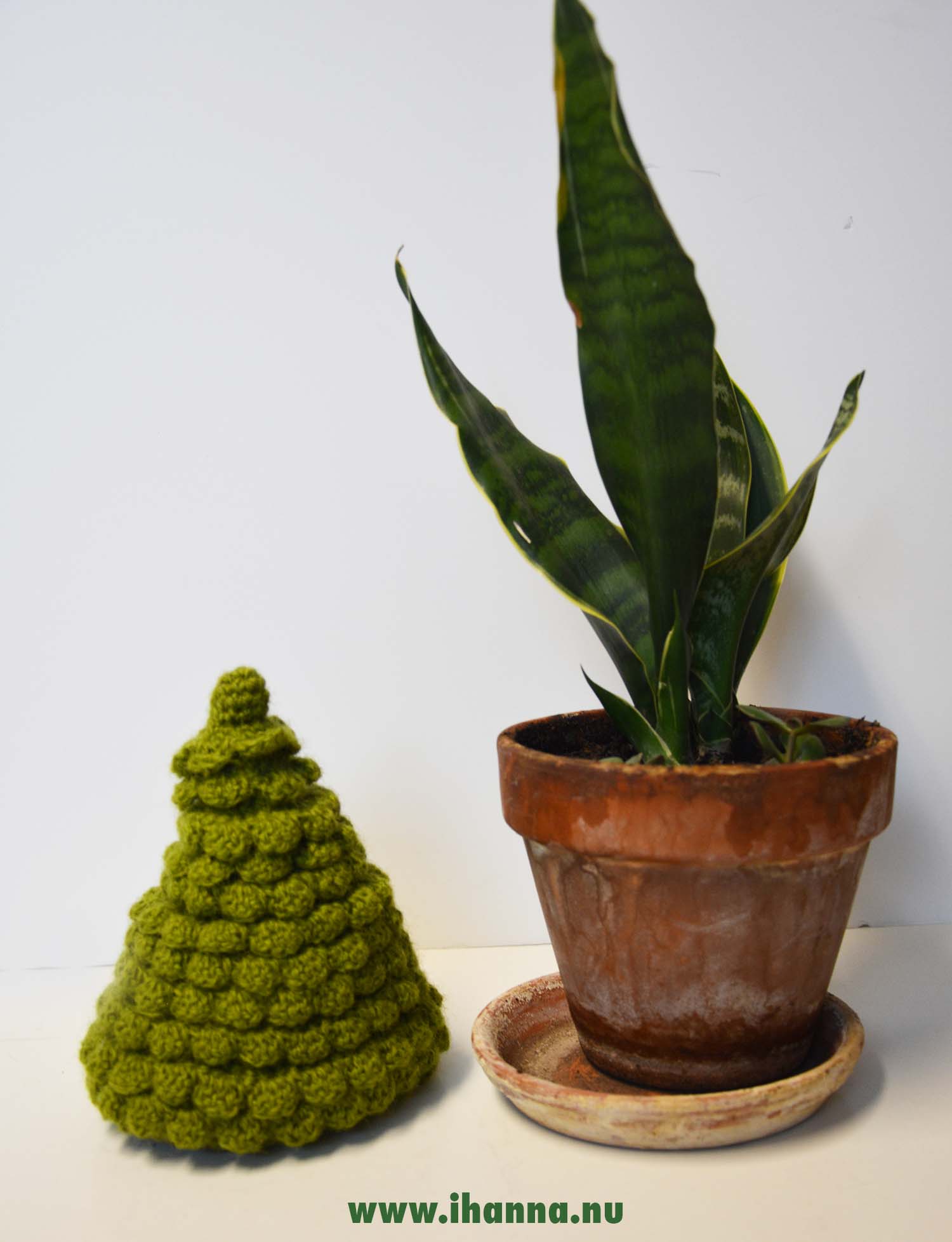 My green Crocheted Christmas tree with a plant (Copyright Hanna Andersson)