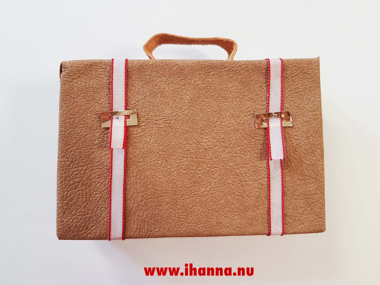 Toy luggage with ribbon straps for Luna Lapin (Photo copyright Hanna Andersson)