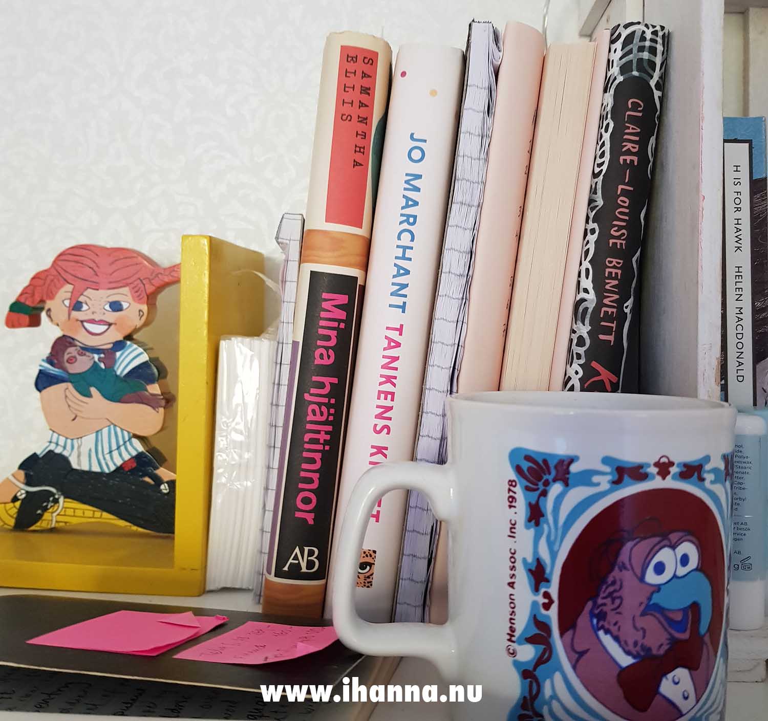 On my nightstand notebooks, coffee mug with illustration of Gonzo and five books I want to read but have not yet finished (Photo copyright Hanna Andersson)
