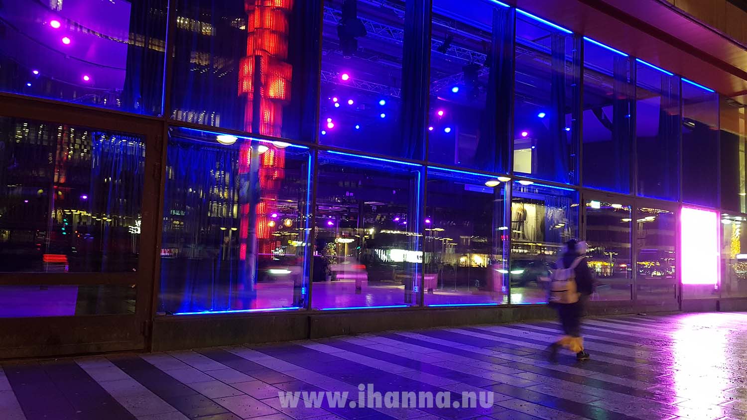 Street photography in Stockholm by iHanna (Photo copyright Hanna Andersson)