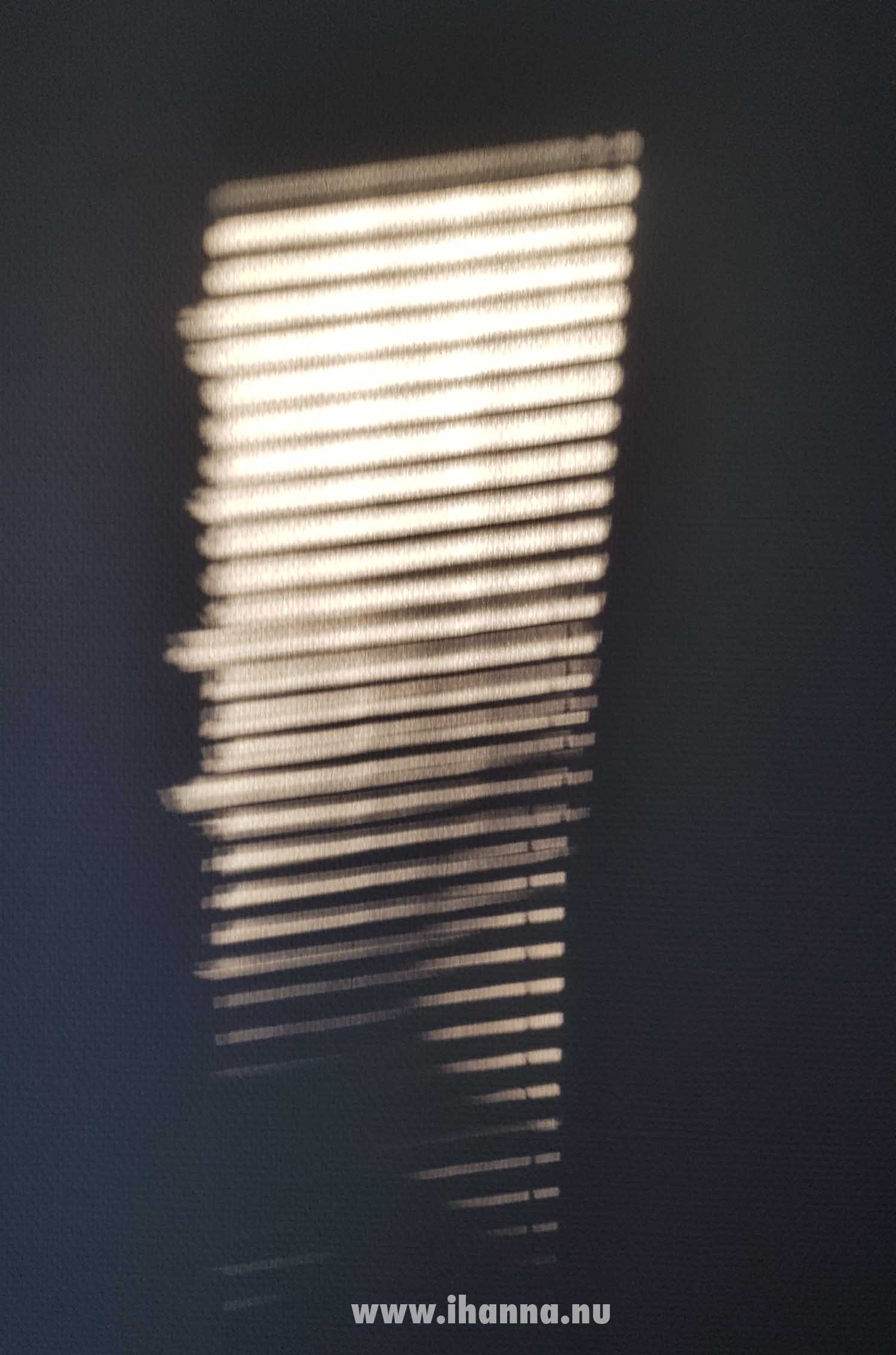 Hotell room blinds shadow on the wall (Photo copyright Hanna Andersson)
